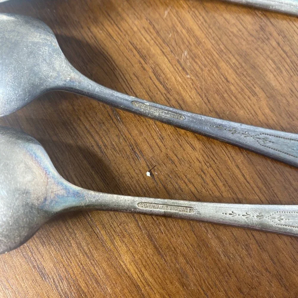 4 Teaspoons Oneida Community FRIENDSHIP aka MEDALITY 1932 Tudor Plate Art Deco